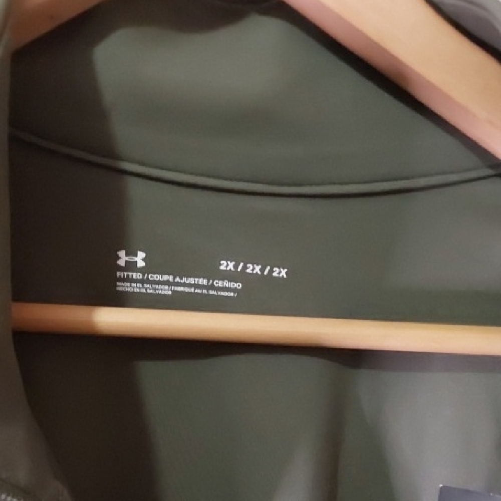 Under Armour Women's Green Windbreaker - Picture 4 of 6
